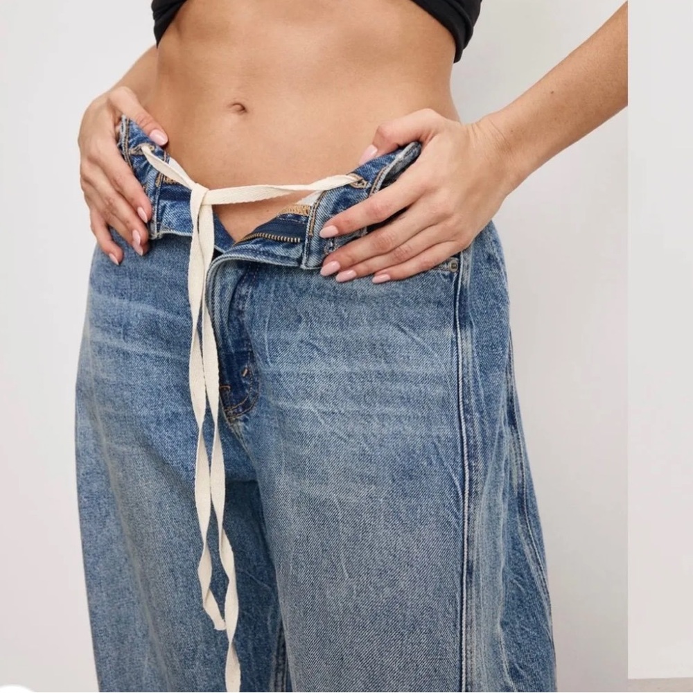 Good American Extreme Barrel Jeans - Picture 5 of 9